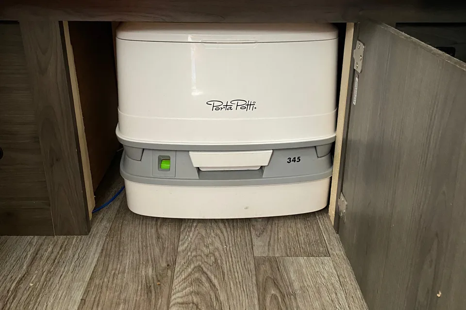 Jodi's 2020 Coachman Clipper Express 9.0TD (V-package) Micro Trailer