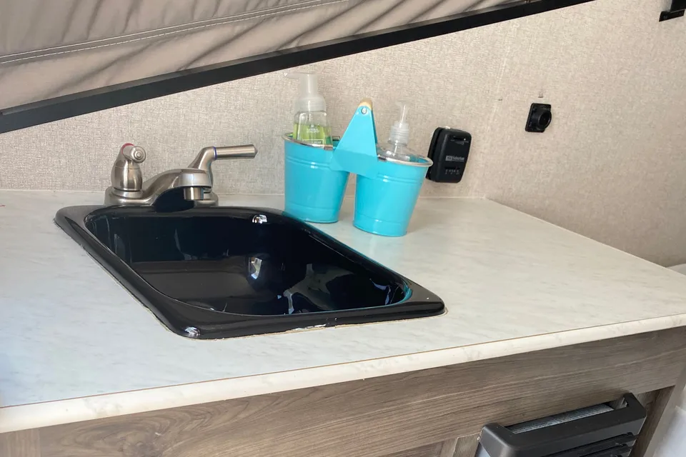 Jodi's 2020 Coachman Clipper Express 9.0TD (V-package) Micro Trailer