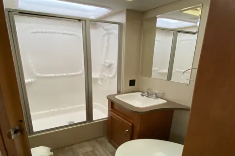 Adventure Vibes Winnebago Class C -200 miles included! Very nice