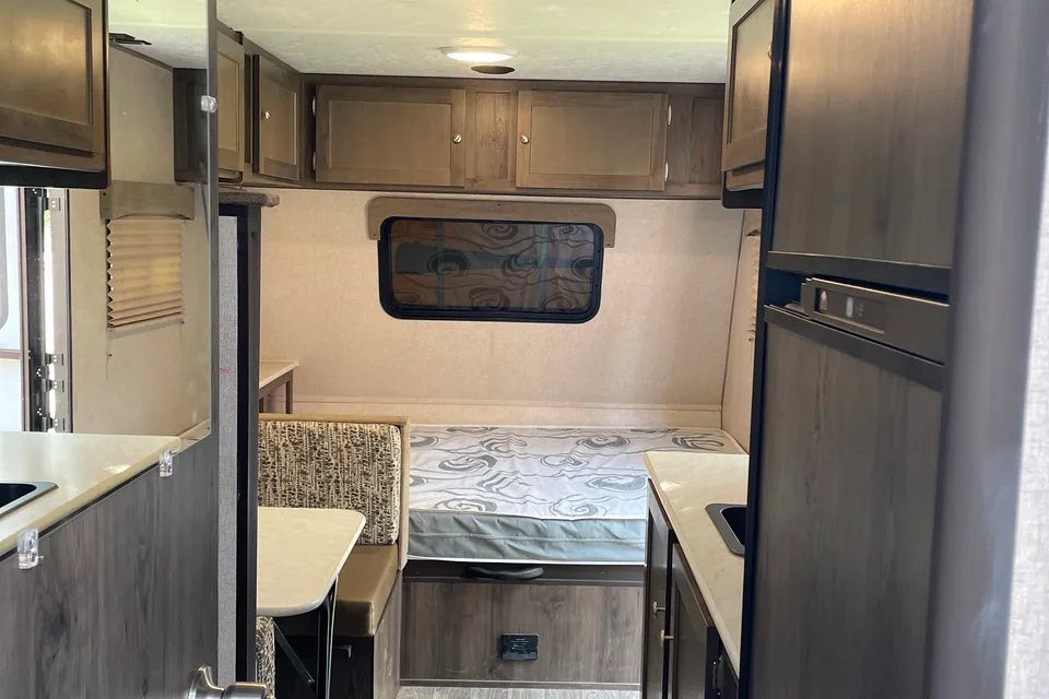 'Vivtoria' Viking 17BH Travel Trailer ACO661