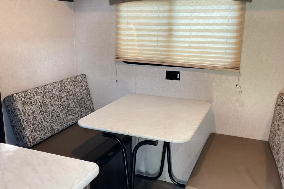 'Vivtoria' Viking 17BH Travel Trailer ACO661