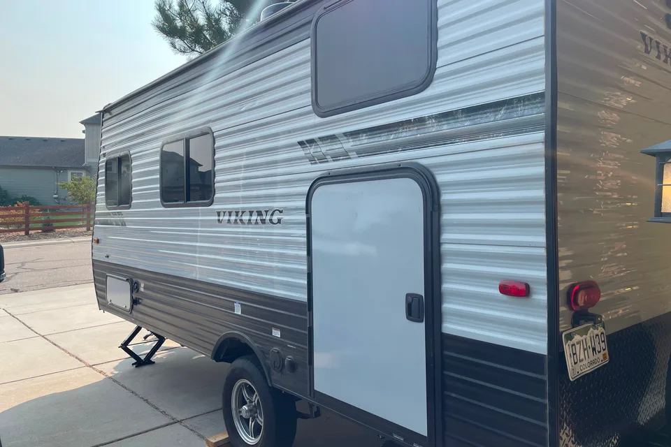'Vivtoria' Viking 17BH Travel Trailer ACO661
