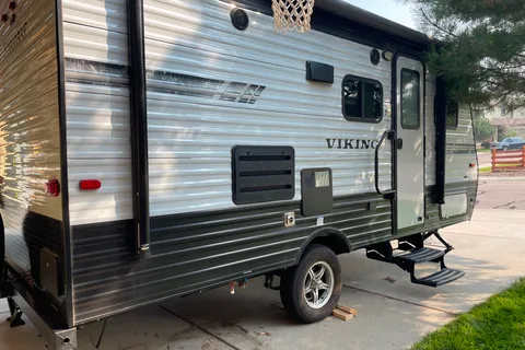 'Vivtoria' Viking 17BH Travel Trailer ACO661