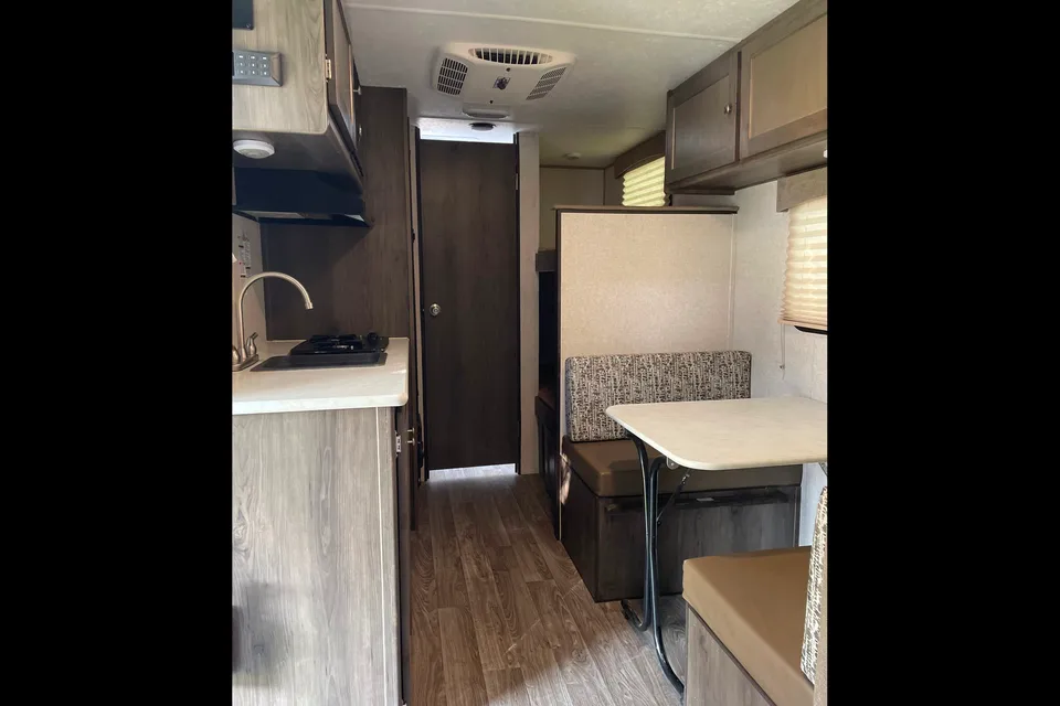 'Vivtoria' Viking 17BH Travel Trailer ACO661