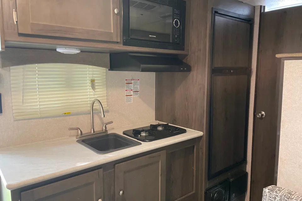 'Vivtoria' Viking 17BH Travel Trailer ACO661