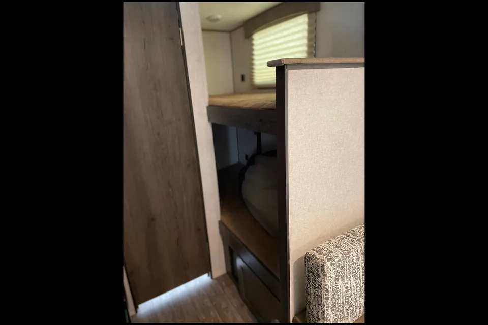 'Vivtoria' Viking 17BH Travel Trailer ACO661
