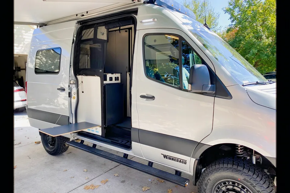 2021 Mercedes Sprinter van 4x4 Winnebago Revel 