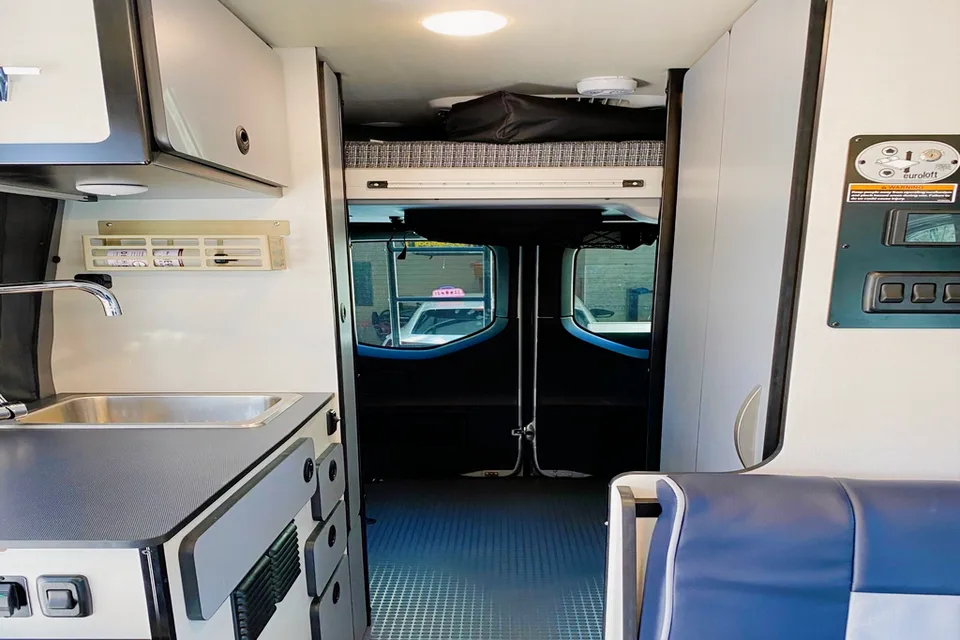 2021 Mercedes Sprinter van 4x4 Winnebago Revel 