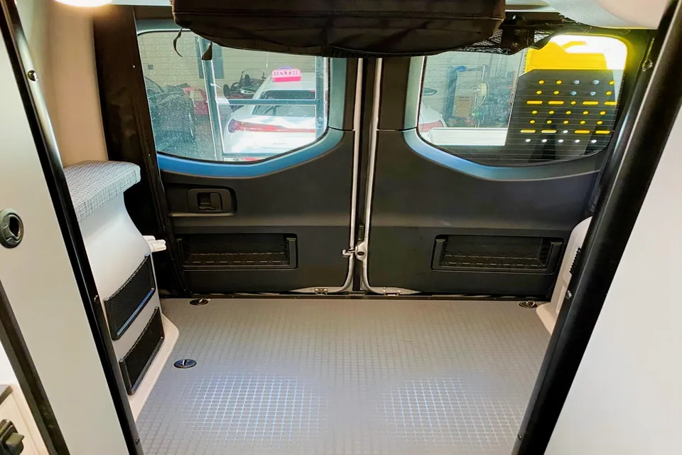 2021 Mercedes Sprinter van 4x4 Winnebago Revel 