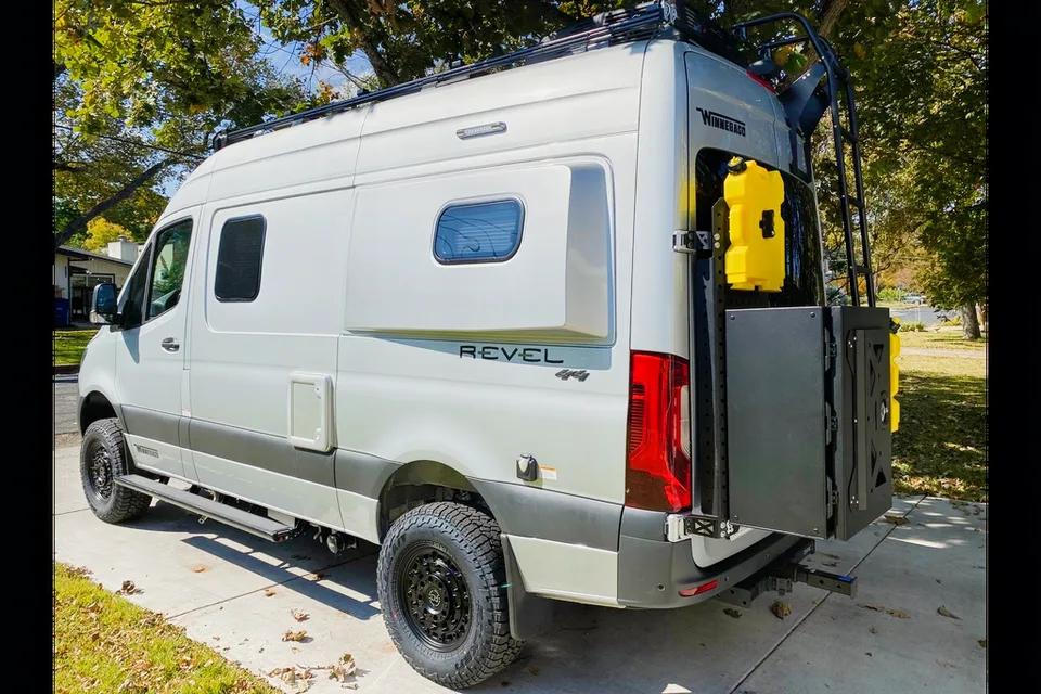 2021 Mercedes Sprinter van 4x4 Winnebago Revel 